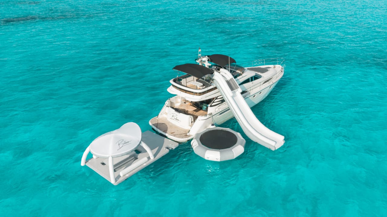 FAIRLINE SQUADRON 65´YATE CANCUN