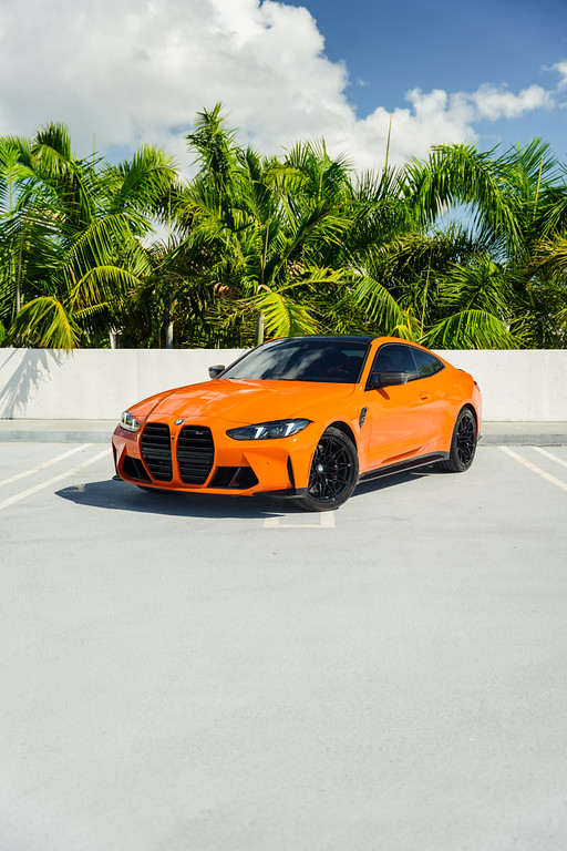 BMW M4 COUPE ORANGE