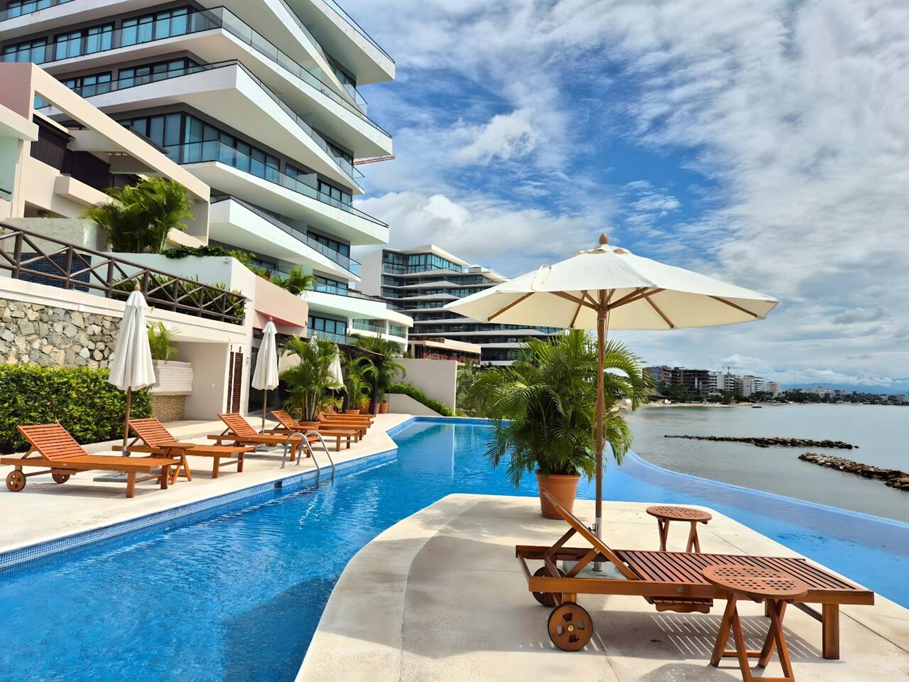 VILLA 3 BEACHFRONT WITH POOL